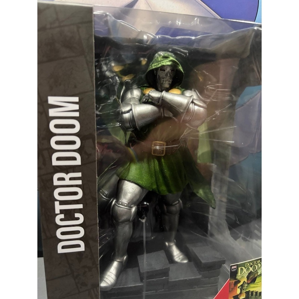 McFarlane Toys - Marvel Statue - Doctor Doom (1:6th Scale - Green)